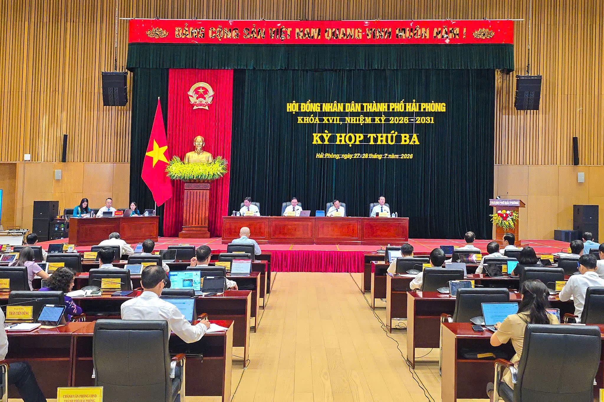 Đại biểu HĐND thành phố thảo luận tập trung tháo gỡ vướng mắc, đề ra giải pháp trọng tâm phát triển kinh tế – xã hội