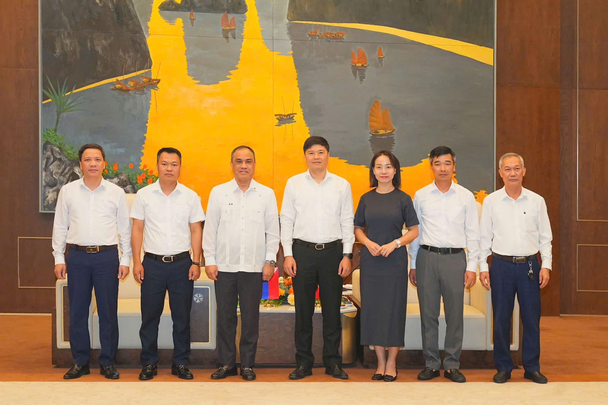 Phó Chủ tịch UBND thành phố Hoàng Minh Cường tiếp xã giao Đại sứ Philippines tại Việt Nam