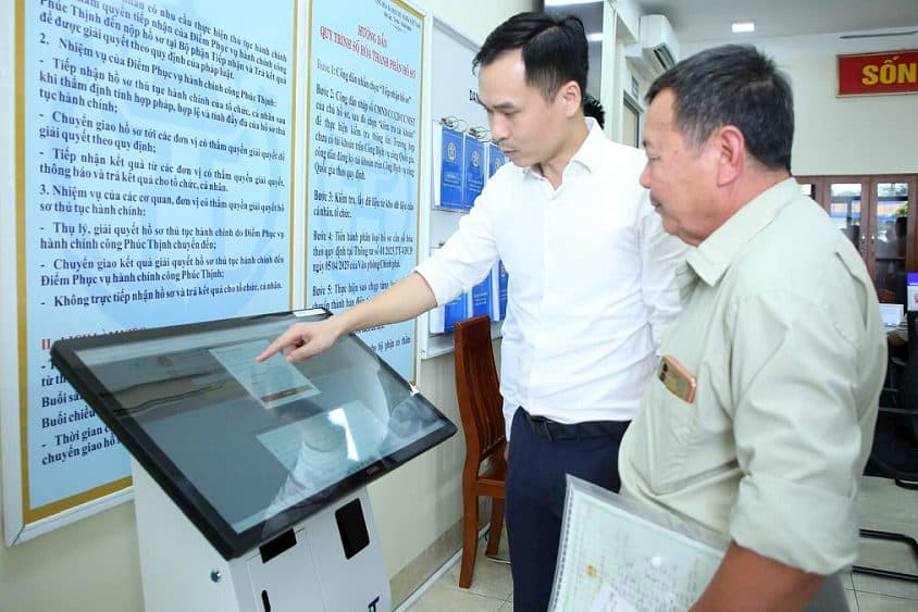 Chairman of the City People's Committee requested the implementation of 8 Government Resolutions on reform of administrative procedures and business conditions