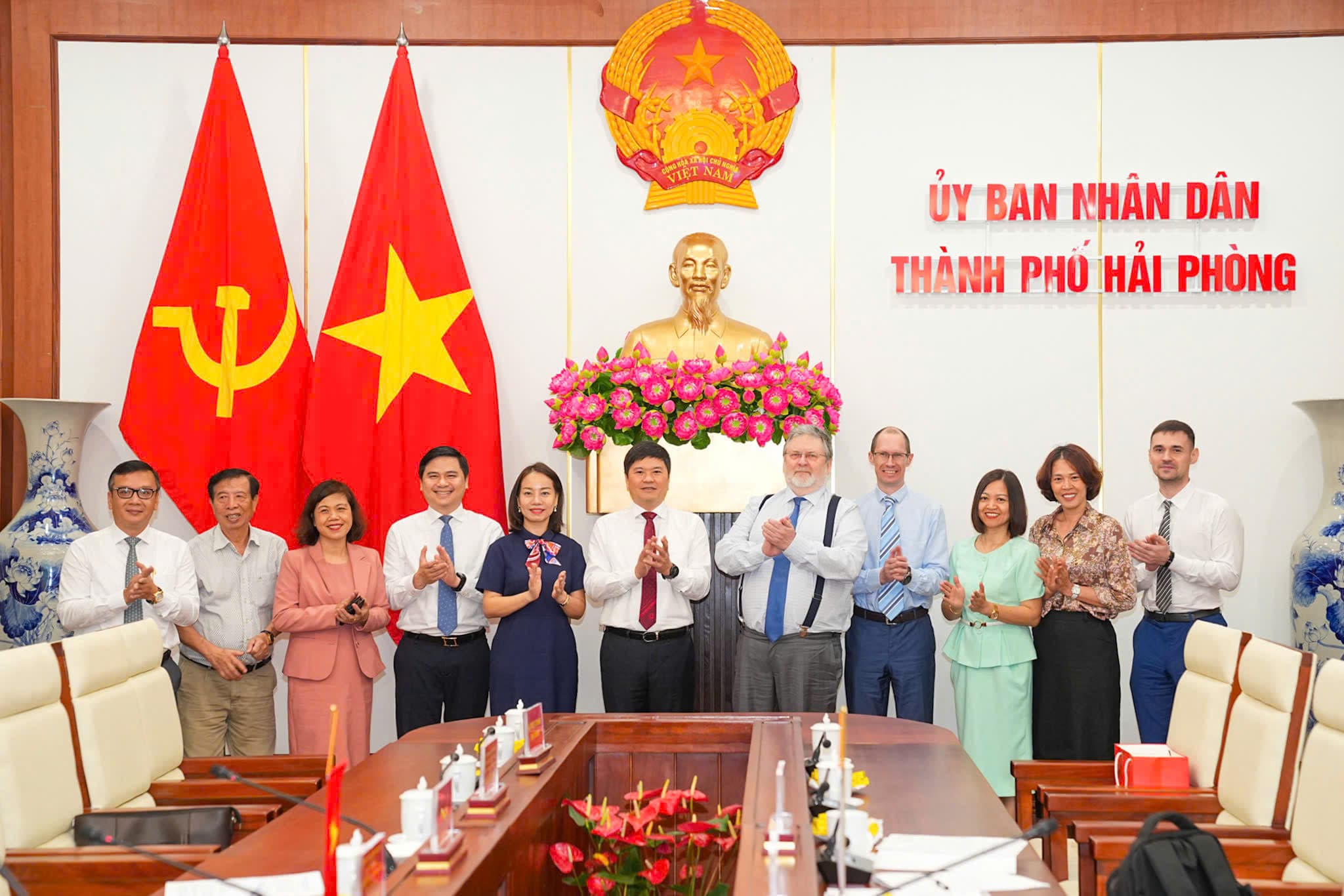 Vice Chairman of the City People's Committee Hoang Minh Cuong received and worked with the Delegation of the Ministry of Foreign Affairs of the Russian Federation