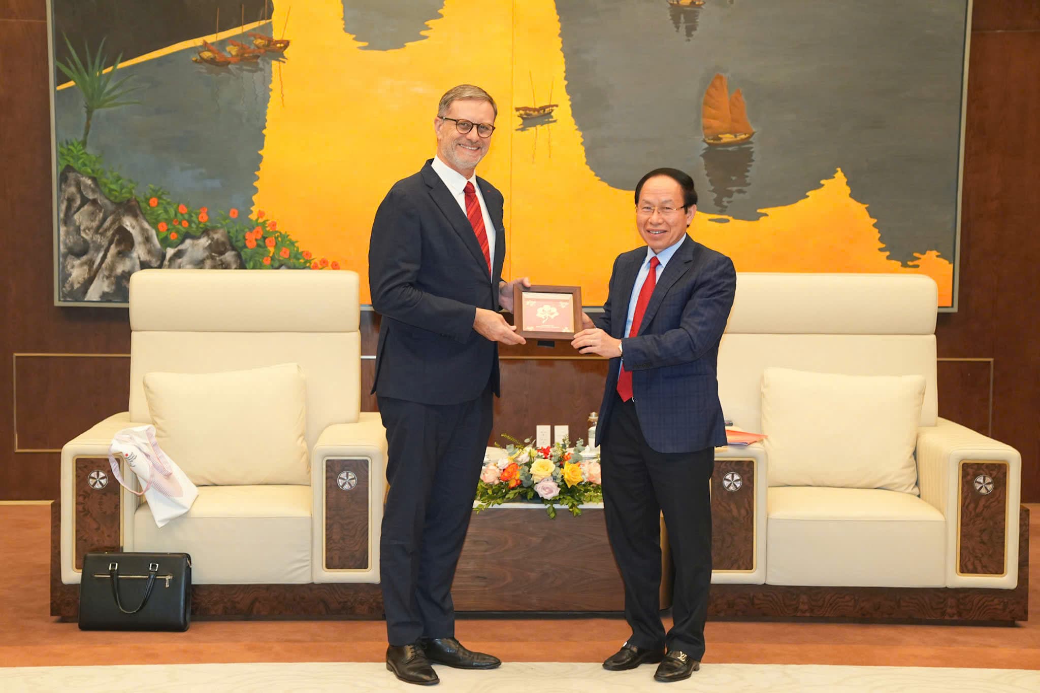 City Party Secretary Le Tien Chau received a courtesy call on the Ambassador of the French Republic in Vietnam
