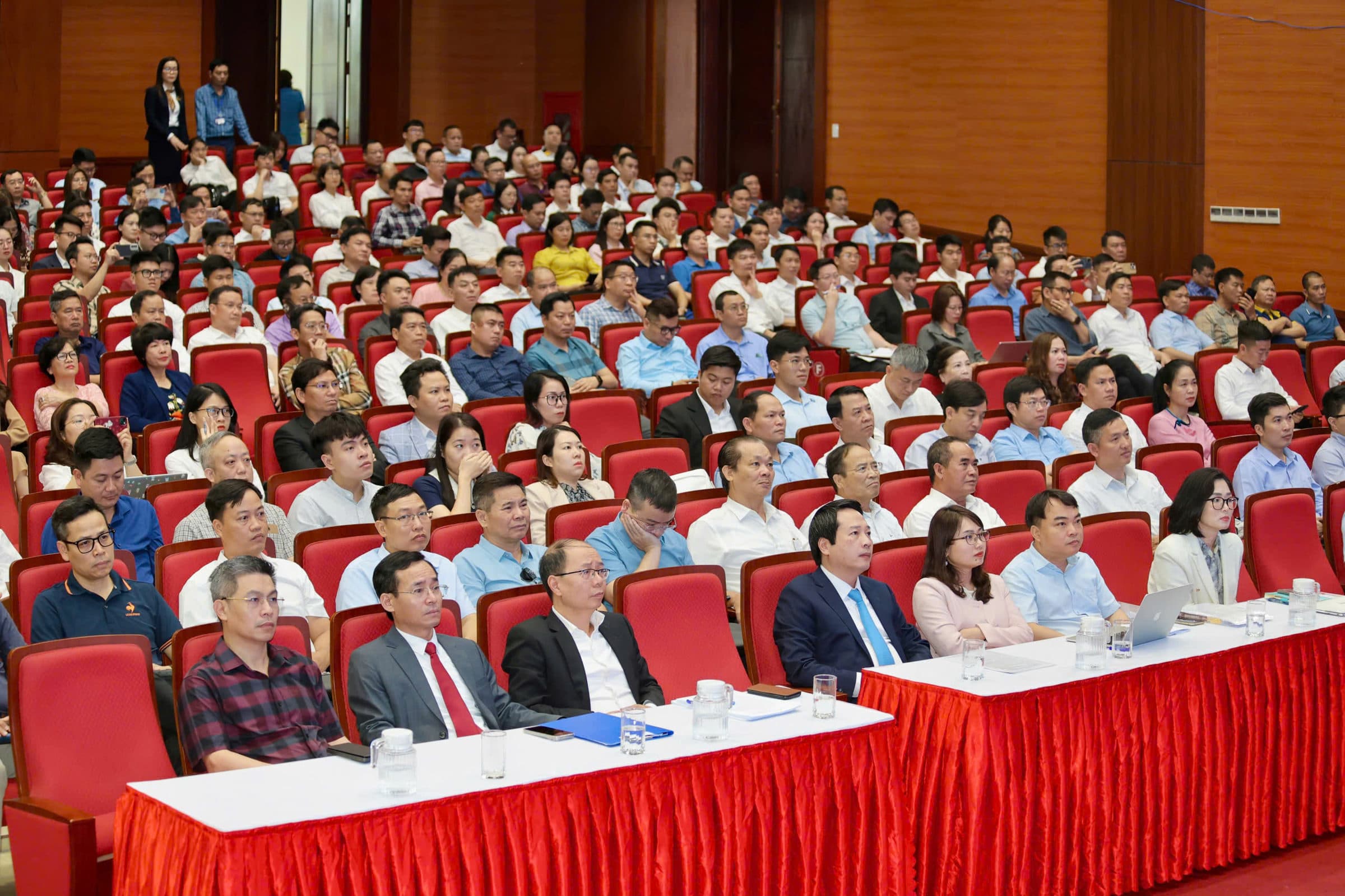 Đẩy mạnh xúc tiến đầu tư trong nước: Thành phố cam kết xây dựng môi trường đầu tư minh bạch, ổn định và nhất quán