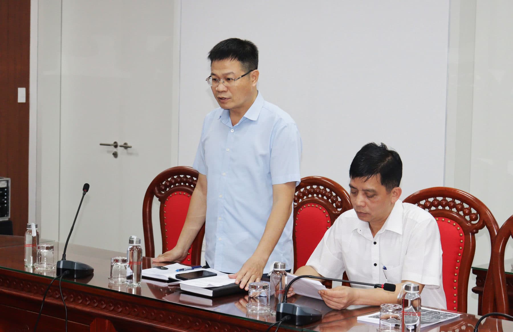 Verifying the documents of the Draft Resolution on the implementation of the Project to renovate and upgrade Da Bac bridge on National Highway 10