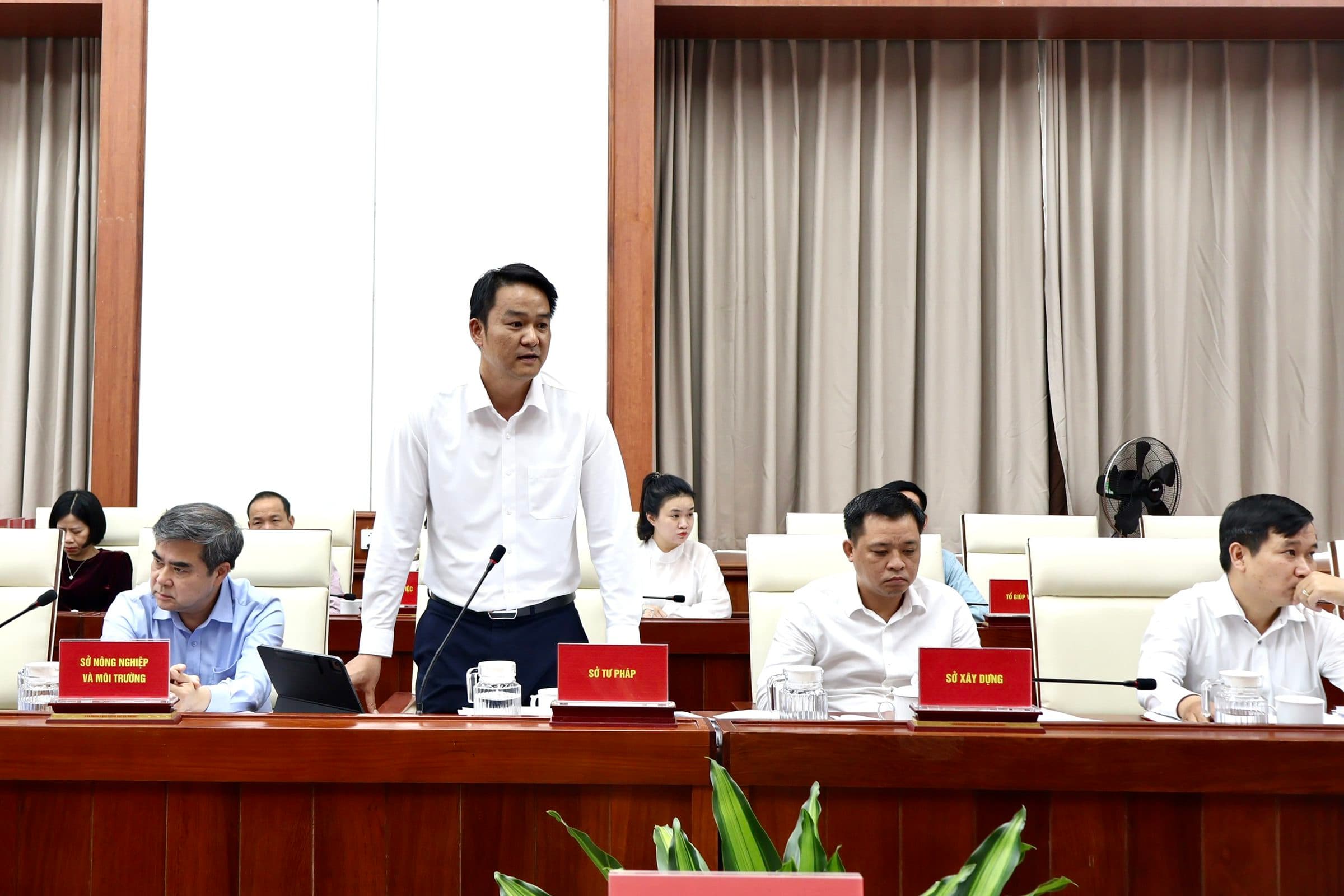 Vice Chairman of the City People's Committee Le Trung Kien chaired the meeting and directed a number of contents on public assets