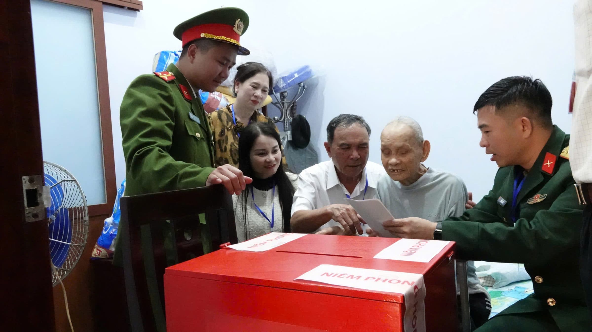 The percentage of voters in Hai Phong city who voted reached about 99.84%, as of 7:00 p.m. on March 15.