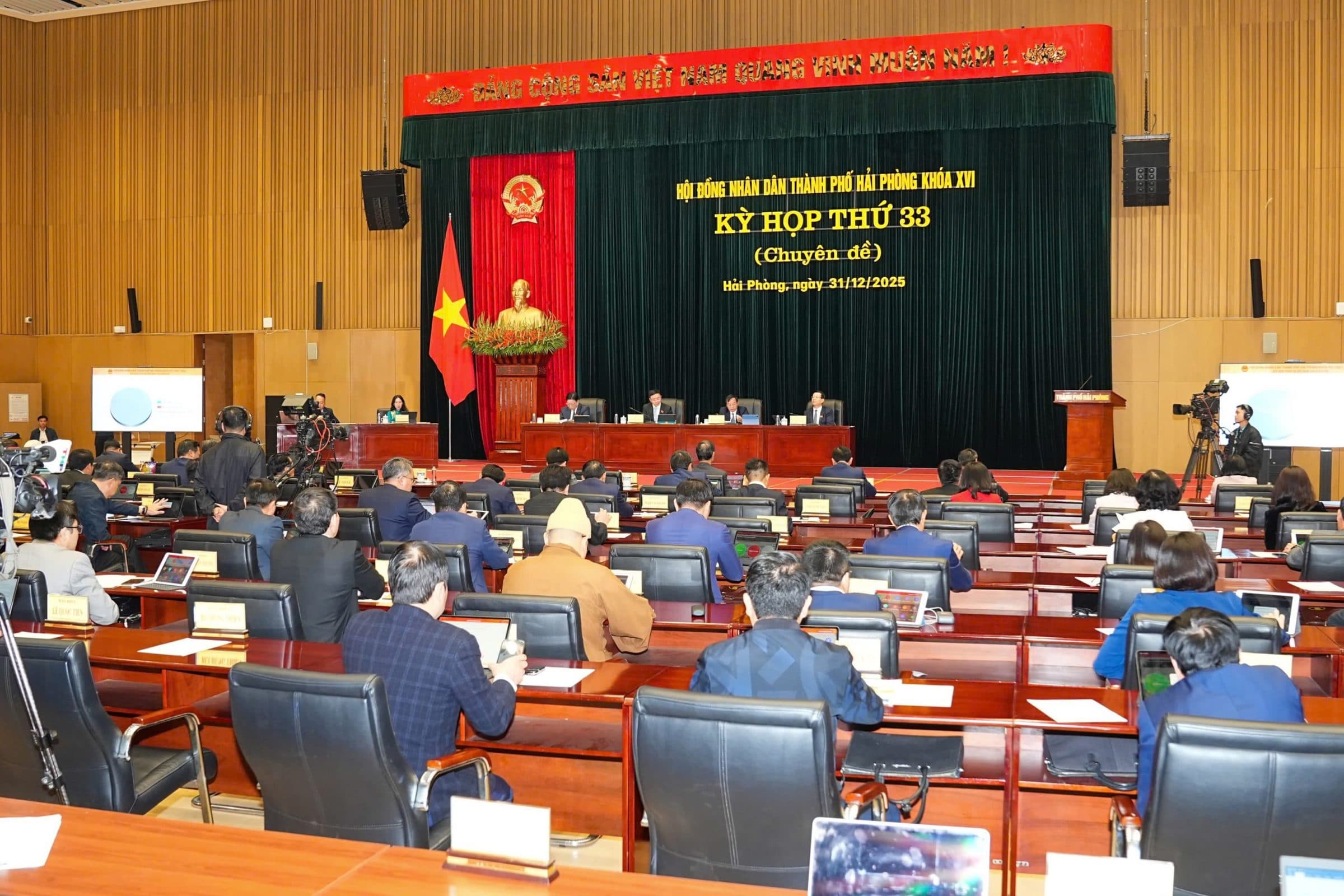 Kỳ họp thứ 33 (kỳ họp chuyên đề) HĐND thành phố khóa XVI, nhiệm kỳ 2021 – 2026 thông qua 2 dự thảo Nghị quyết