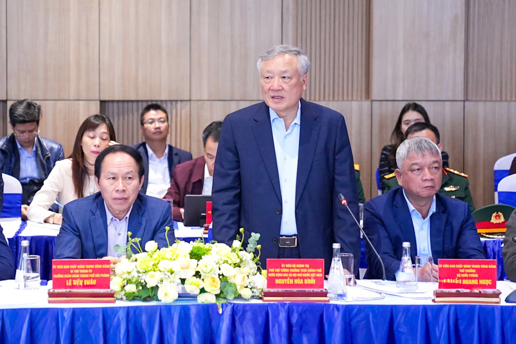 Permanent Deputy Prime Minister Nguyen Hoa Binh visits and works in Hai Phong: Affirming the pioneering role of Hateco Port and the driving force for VinFast development