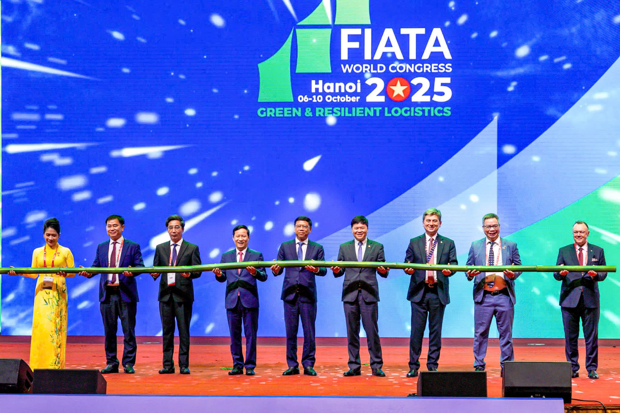 Hai Phong aims to form an international logistics center, affirming its role as Vietnam's green logistics leader