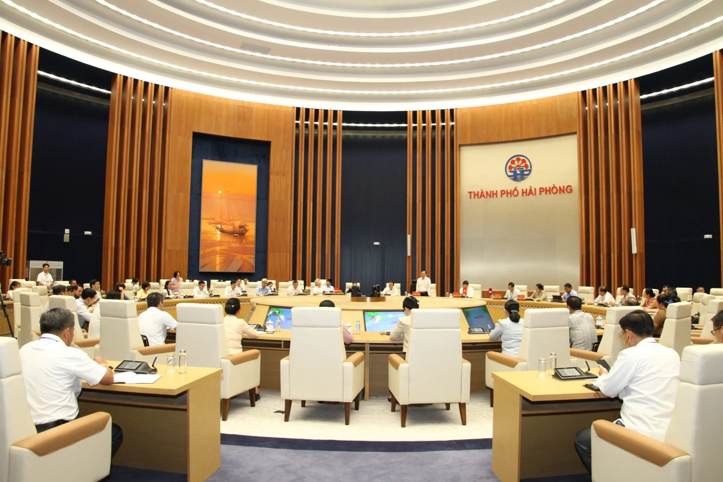 A delegation of Lao People's Revolutionary Party Department-level officials visited and worked in Hai Phong