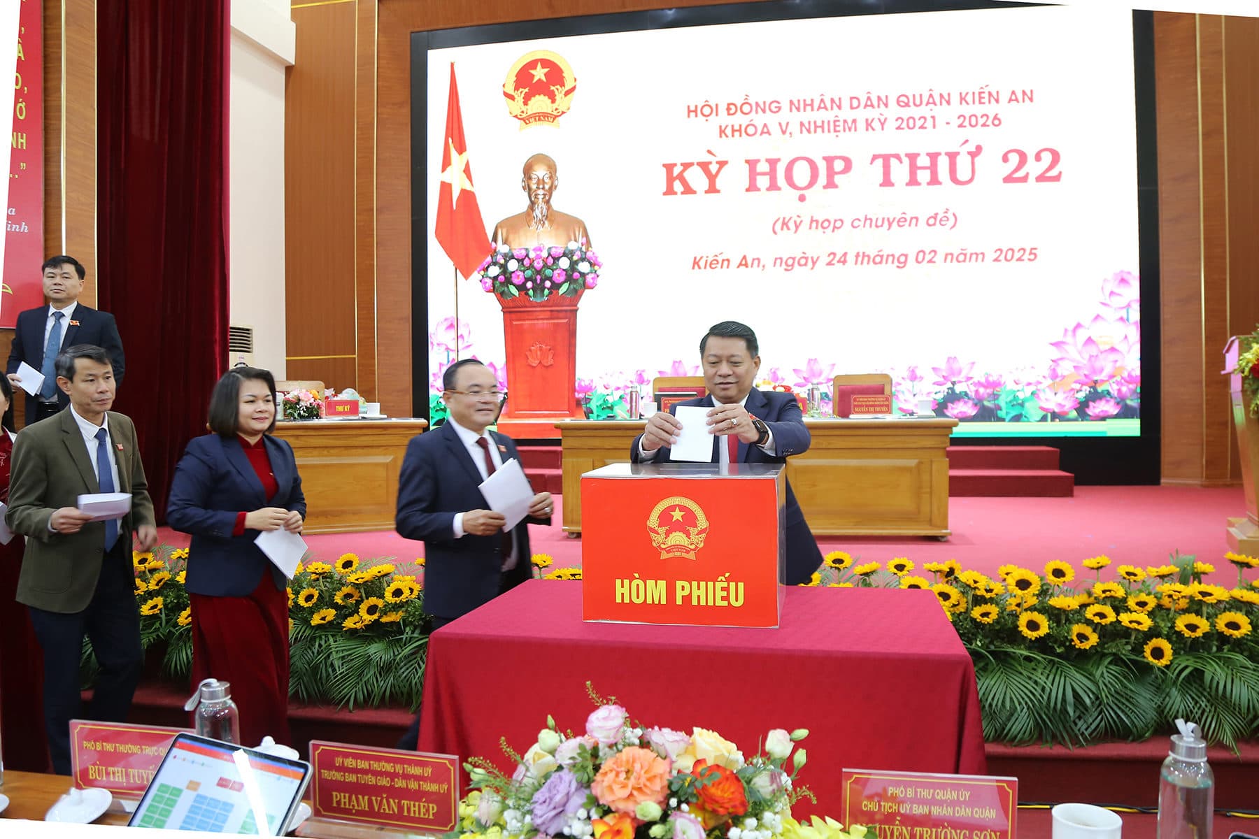 22nd session of Kien An District People's Council, term V, term 2021 - 2026: Election of Chairman of the People's Council and Chairman of the District People's Committee