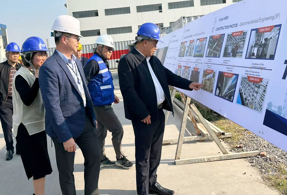工業団地や経済特区における産業開発プロジェクトの建設進捗を加速する