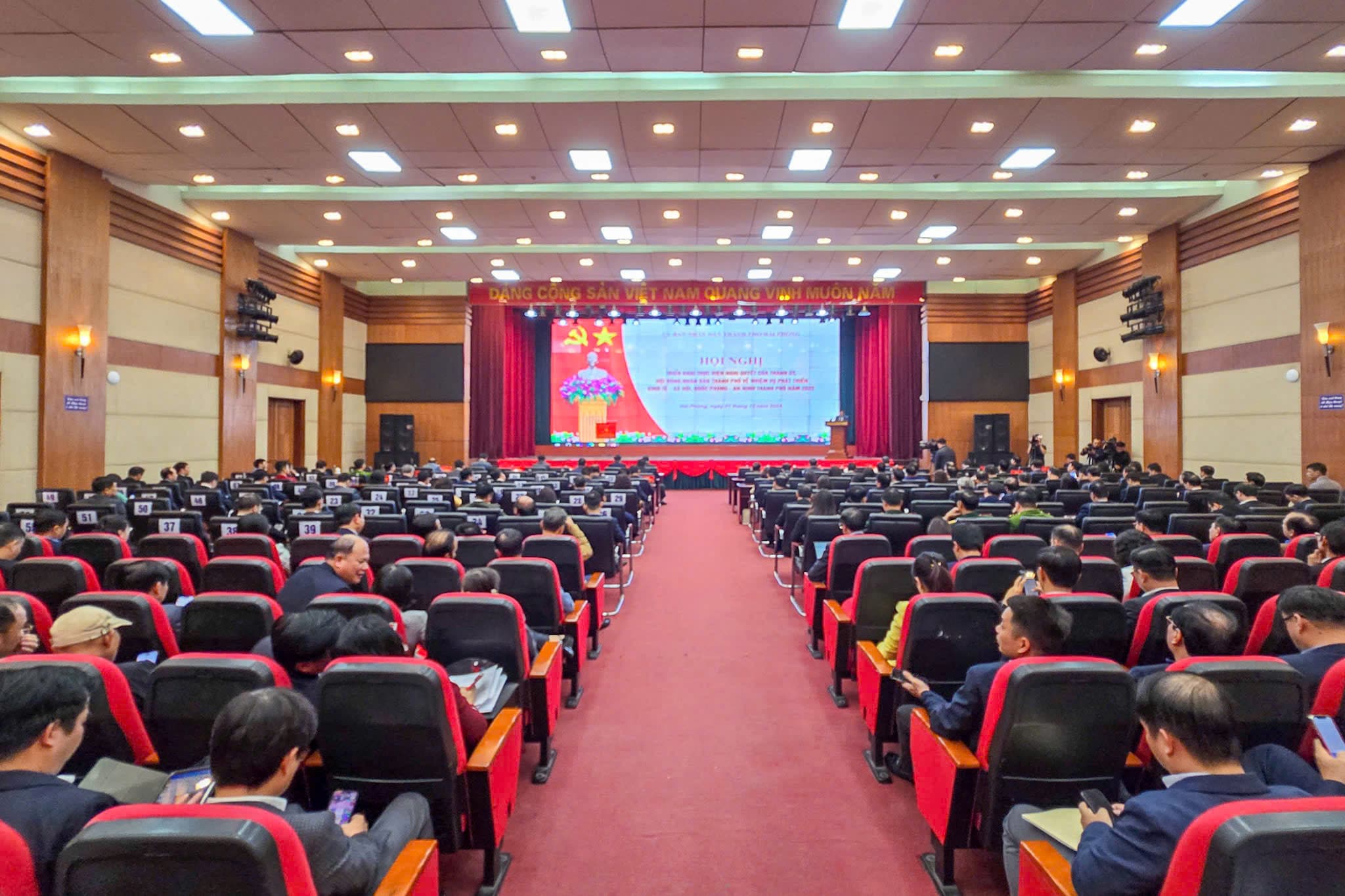 Hai Phong strives for economic growth in 2025 to reach 12.5%
