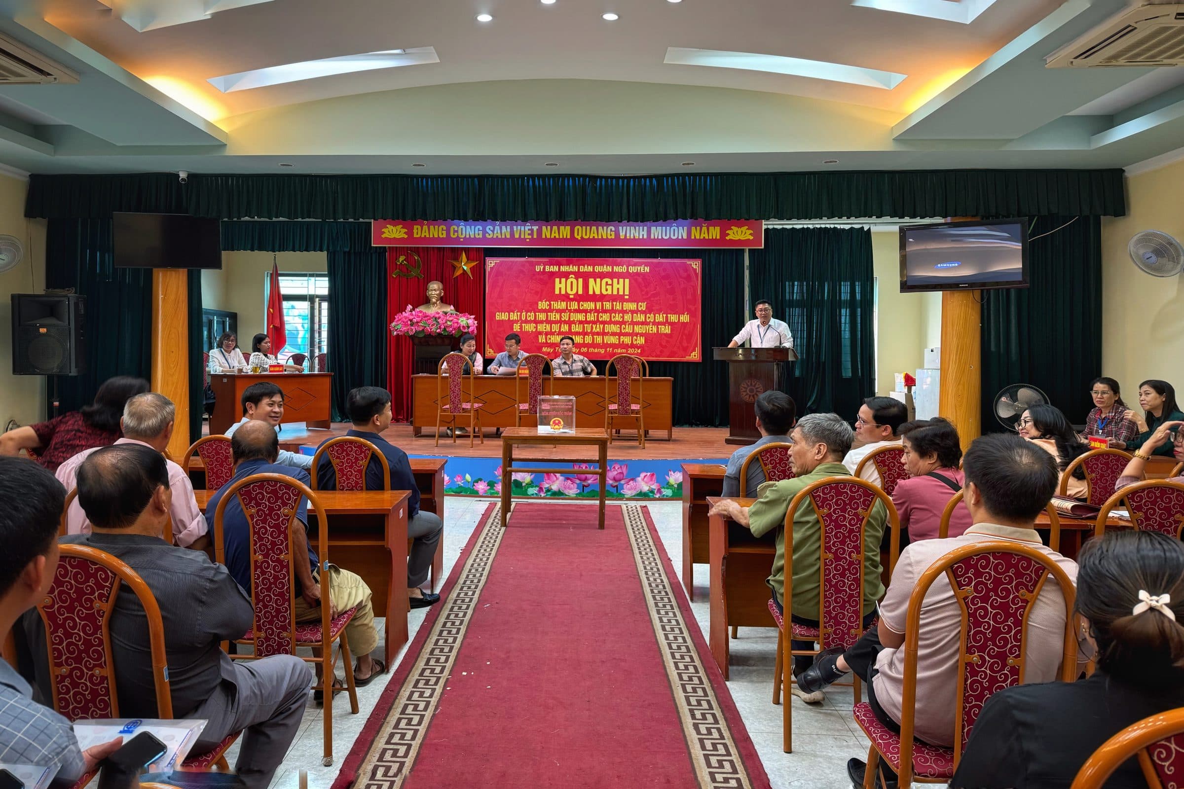 Drawing lots to select resettlement locations for households whose land is recovered to implement the Nguyen Trai Bridge Construction Investment Project and urban beautification of the surrounding area