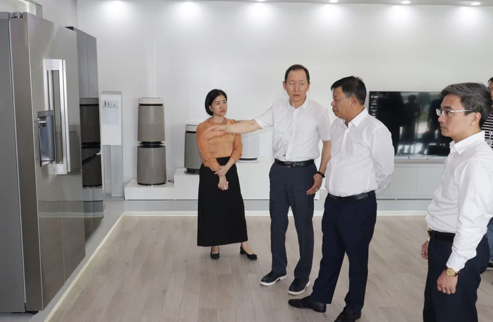 Hai Phong Economic Zone Management Board inspects and works with businesses in Trang Due Industrial Park