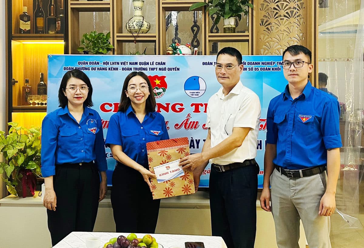 Chương trình Hoa dâng mộ liệt sỹ: Thể hiện lòng biết ơn đối với những người đã hy sinh vì độc lập tự do cho Tổ quốc