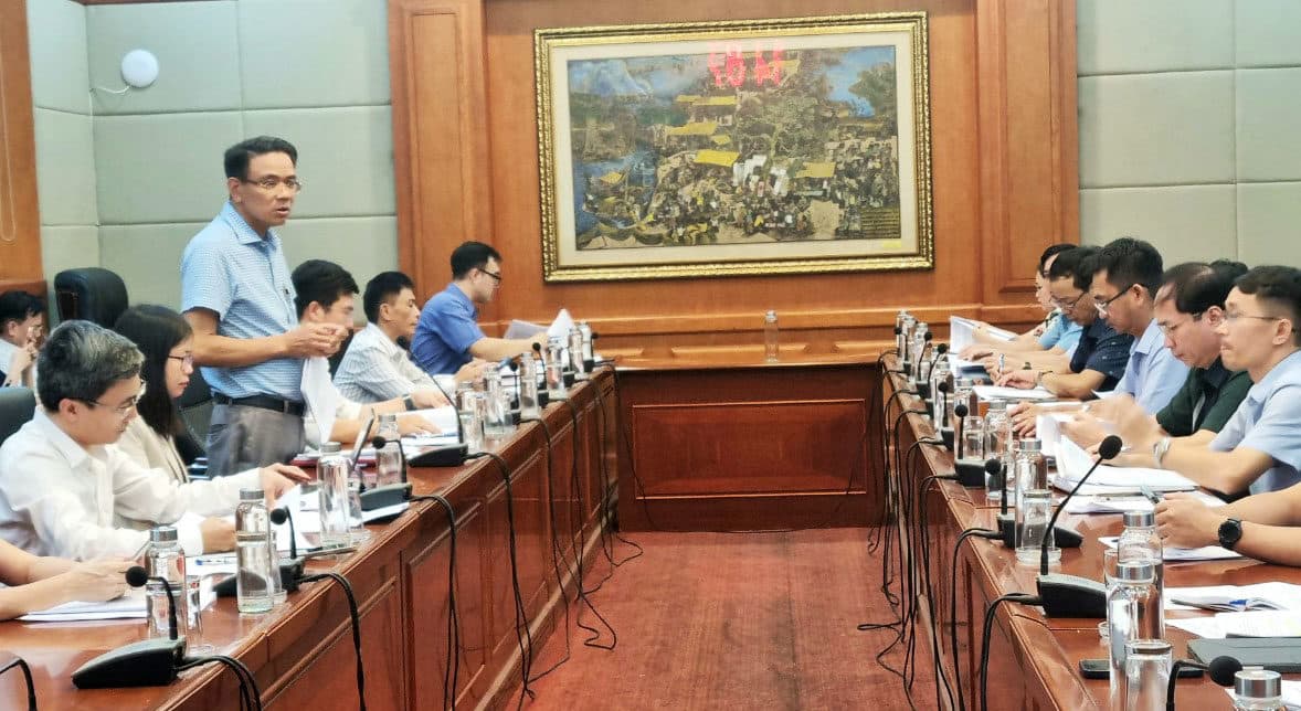 The Legal Department of the City People's Council verifies the draft Resolution submitted to the 18th Session of the City People's Council, term XVI