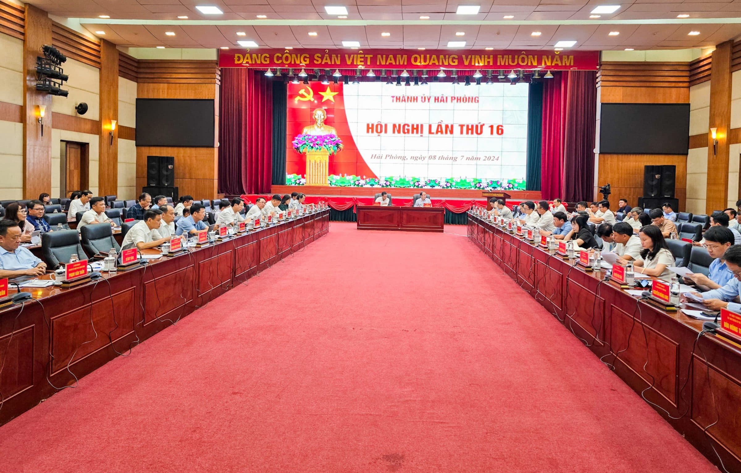 Hội nghị Thành ủy lần thứ 16: Tập trung cao độ, khẩn trương triển khai công tác chuẩn bị tổ chức Đại hội Đảng bộ các cấp