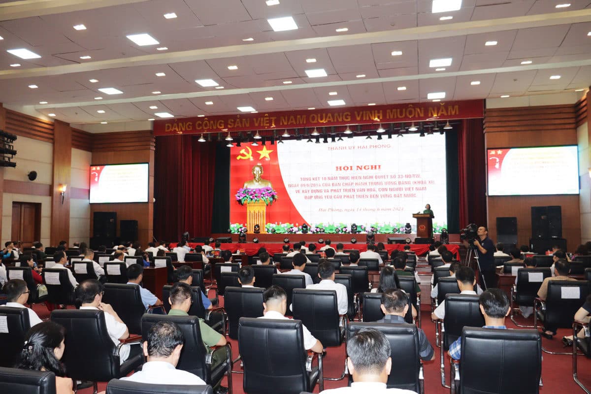 Tổng kết 10 năm thực hiện Nghị quyết số 33-NQ/TW về xây dựng và phát triển văn hóa, con người Việt Nam đáp ứng yêu cầu phát triển bền vững đất nước