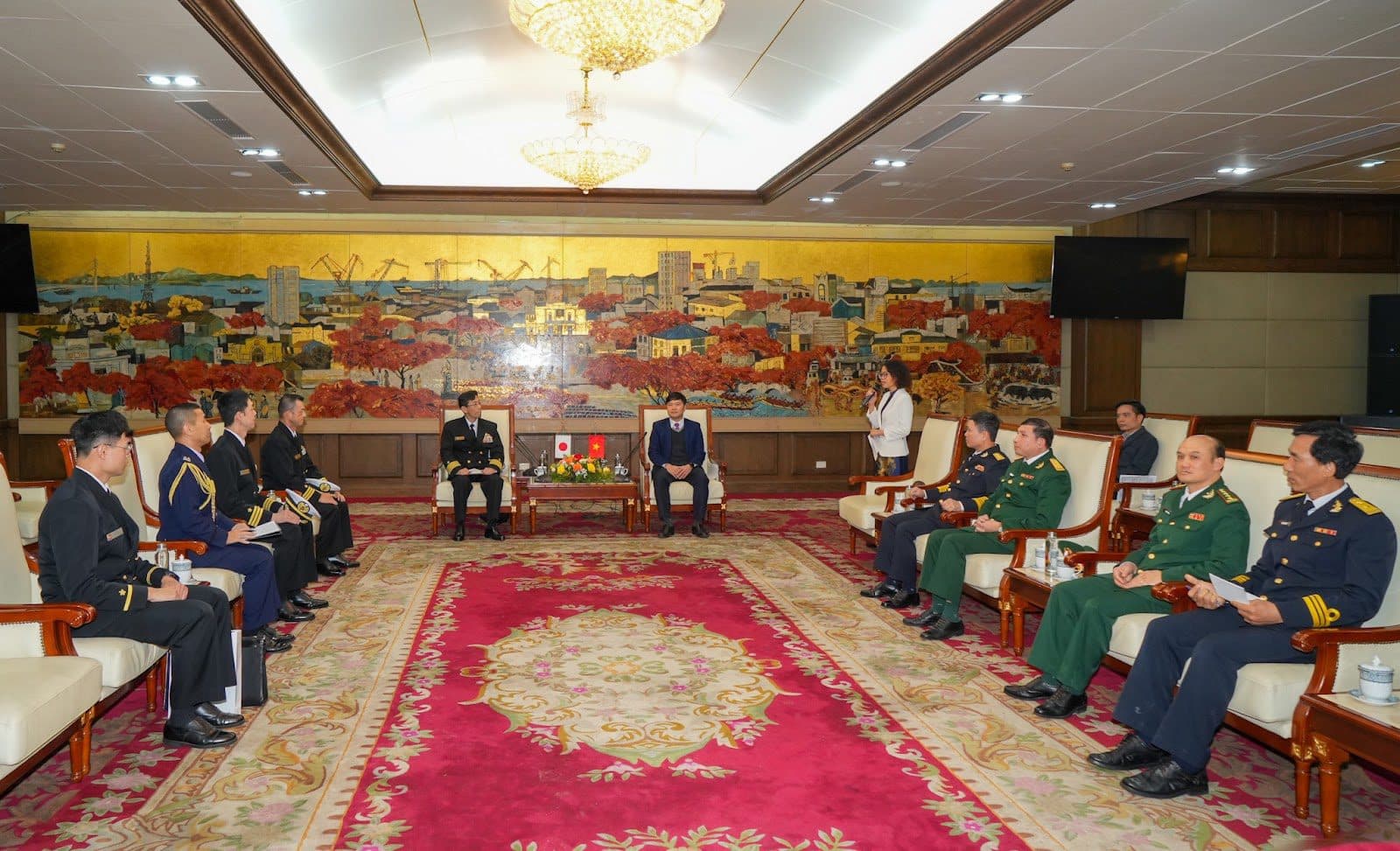 Vice Chairman of the City People's Committee Hoang Minh Cuong received a courtesy call from the Training Ship Delegation of the Japan Maritime Self-Defense Force visiting the city