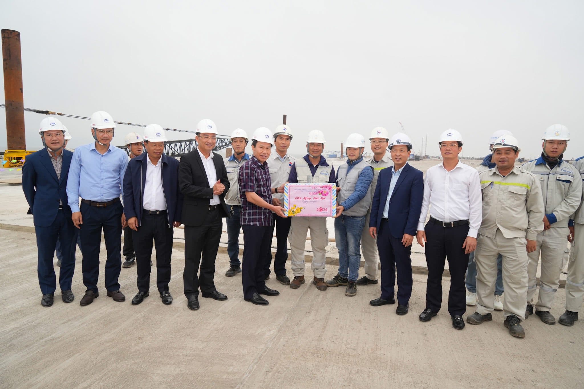 Secretary of the City Party Committee inspected the progress of the project in the Hai Phong international gateway port area and the Xuan Cau industrial park and non-tariff zone construction investment project