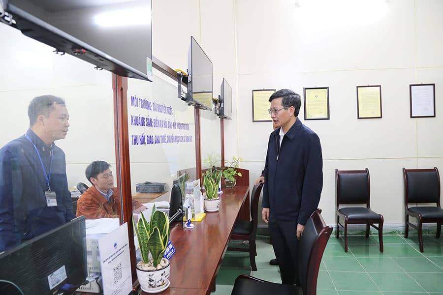 행정기율을 엄격히 시행하고 시민과 기업에 유리한 여건을 조성한다.