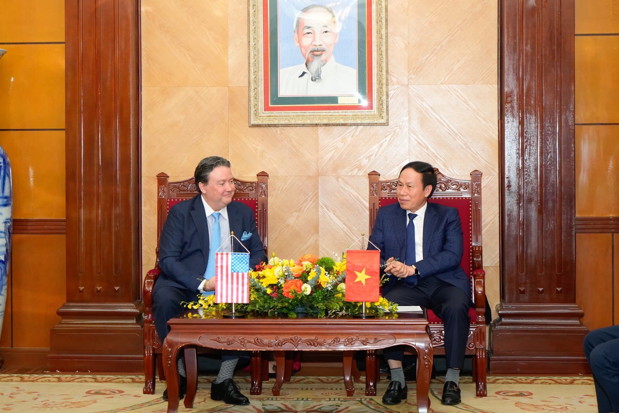 시당비서가 주베트남 미국대사관 대표단을 접견