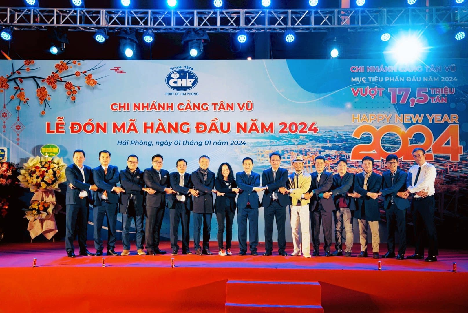 Cảng Hải Phòng đón mã hàng đầu tiên của năm mới 2024
