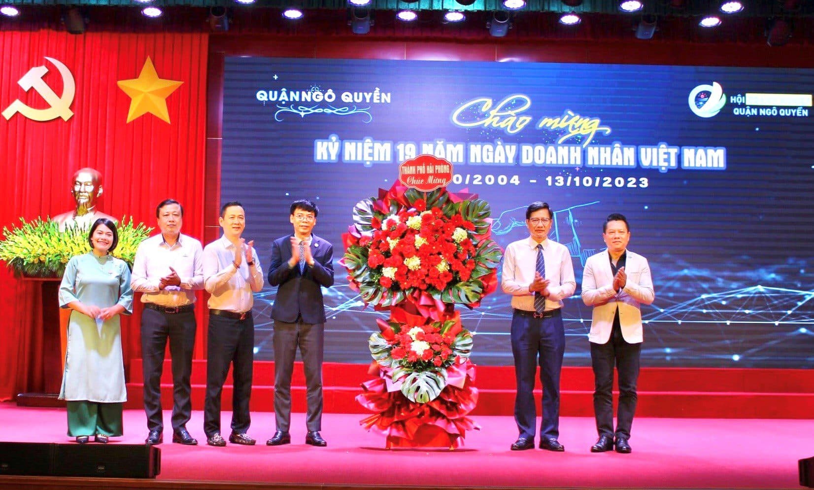 Ngo Quyen 지역의 기업 및 기업가 팀을 구성하여 더욱 강력하게 성장하는 데 관심을 기울이십시오.