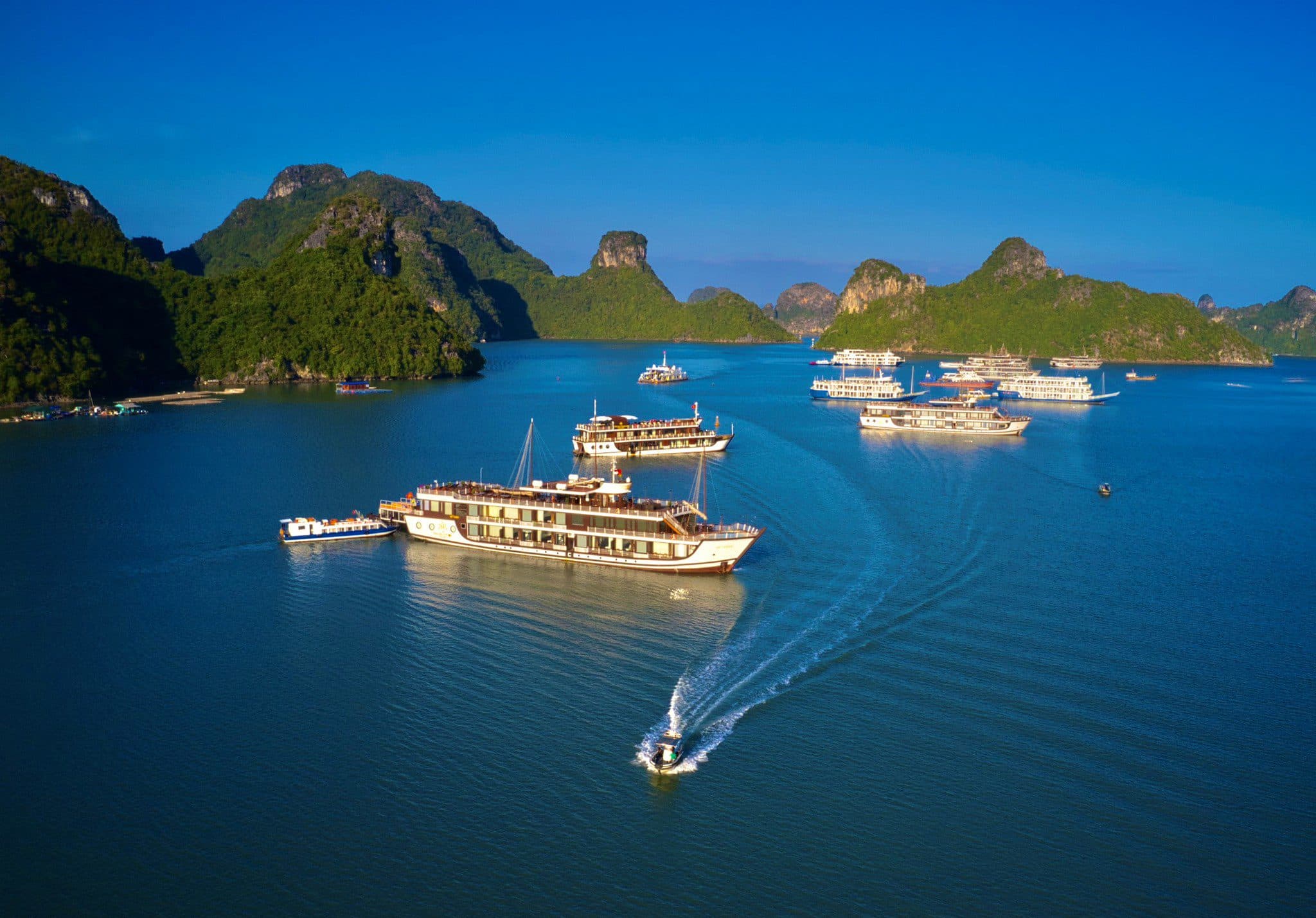 Ha Long Bay - Cat Ba Archipelago was officially registered by UNESCO as a world natural heritage