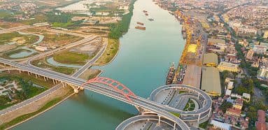 2025년까지: 도시의 정치-행정 센터를 Cam River 북쪽으로 완전히 이전합니다.