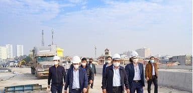 라오 교량 건설 투자 프로젝트: 인적 자원을 집중하고 동시에 건설을 완료하며 계획에 따라 프로젝트의 기술적 교통을 보장합니다.