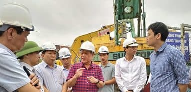 Phó Chủ tịch Thường trực UBND thành phố Nguyễn Xuân Bình kiểm tra, đôn đốc tiến độ Dự án đầu tư xây dựng Nút giao Nam cầu Bính