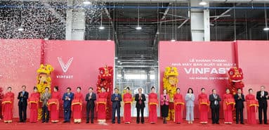 스마트 전기 오토바이 공장 설립 및 첫 번째 제품 라인 출시 - VinFast Klara