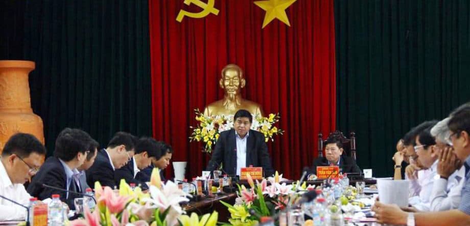 Nguyen Chi Dung 기획투자부 장관은 Vinh Long성에서 근무합니다.