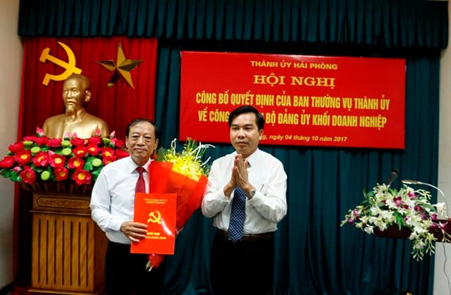 Announcing the Decision on the work of Party Committee officials of the City Business Sector