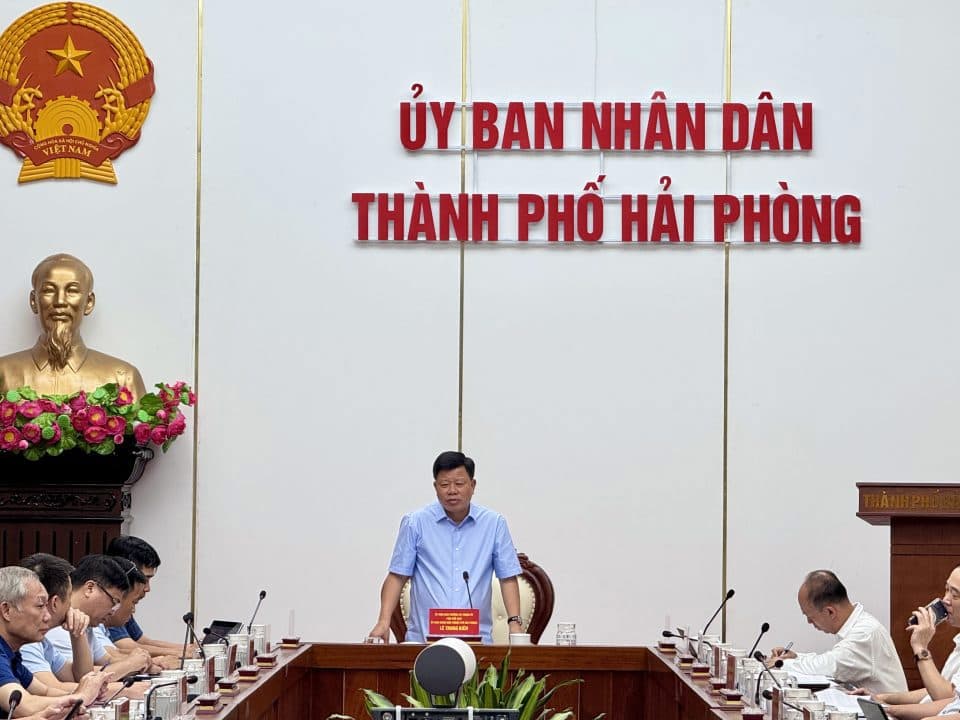 Tháo gỡ khó khăn, đẩy mạnh giải ngân vốn đầu tư công và giải phóng mặt bằng các dự án trọng điểm