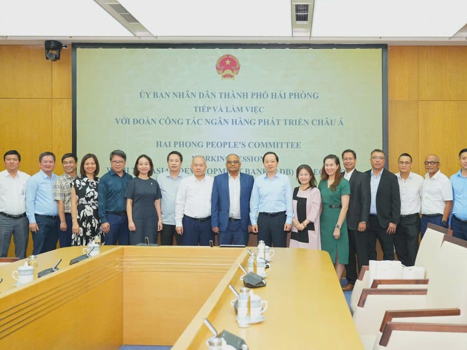 Chủ tịch UBND thành phố Đỗ Thành Trung tiếp và làm việc với Đoàn công tác của Ngân hàng Phát triển châu Á