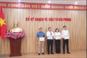 Đảng uỷ cơ quan đã quyết định trao tặng Bằng khen đối với 03 tập thể có thành tích xuất sắc tiêu biểu trong thực hiện Chỉ thị 05 của Bộ Chính trị về “Đẩy mạnh học tập và làm theo tư tưởng, đạo đức, phong cách Hồ Chí Minh”