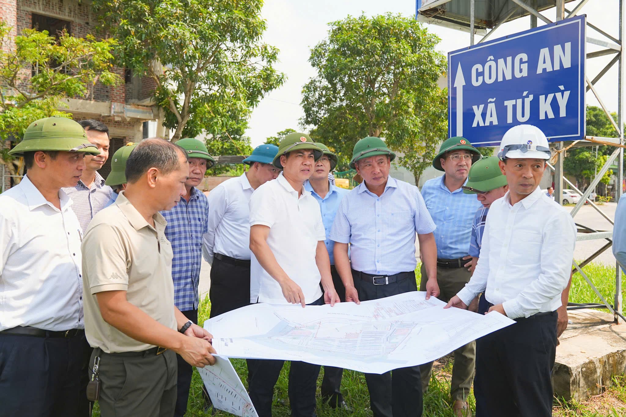 Phó Chủ tịch UBND thành phố Trần Văn Quân chỉ đạo tháo gỡ điểm nghẽn, thúc đẩy thực hiện Nghị quyết 11-NQ/TU tại các địa phương khu vực Tứ Kỳ