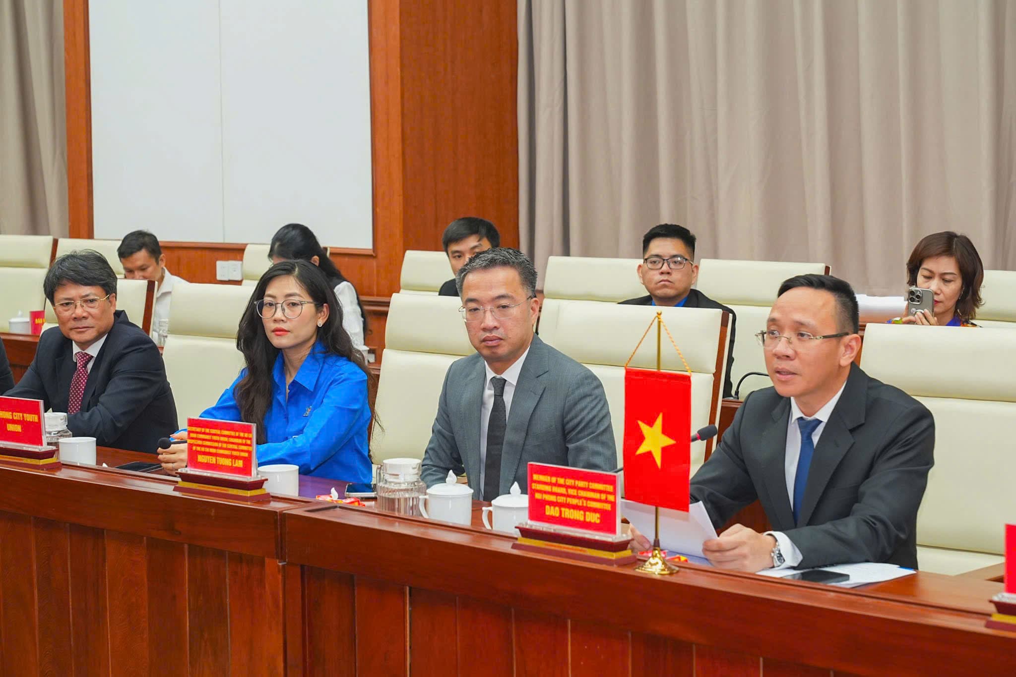 Phó Chủ tịch UBND thành phố Đào Trọng Đức tiếp xã giao Đoàn đại biểu cấp cao Hội Liên hiệp Thanh niên Campuchia
