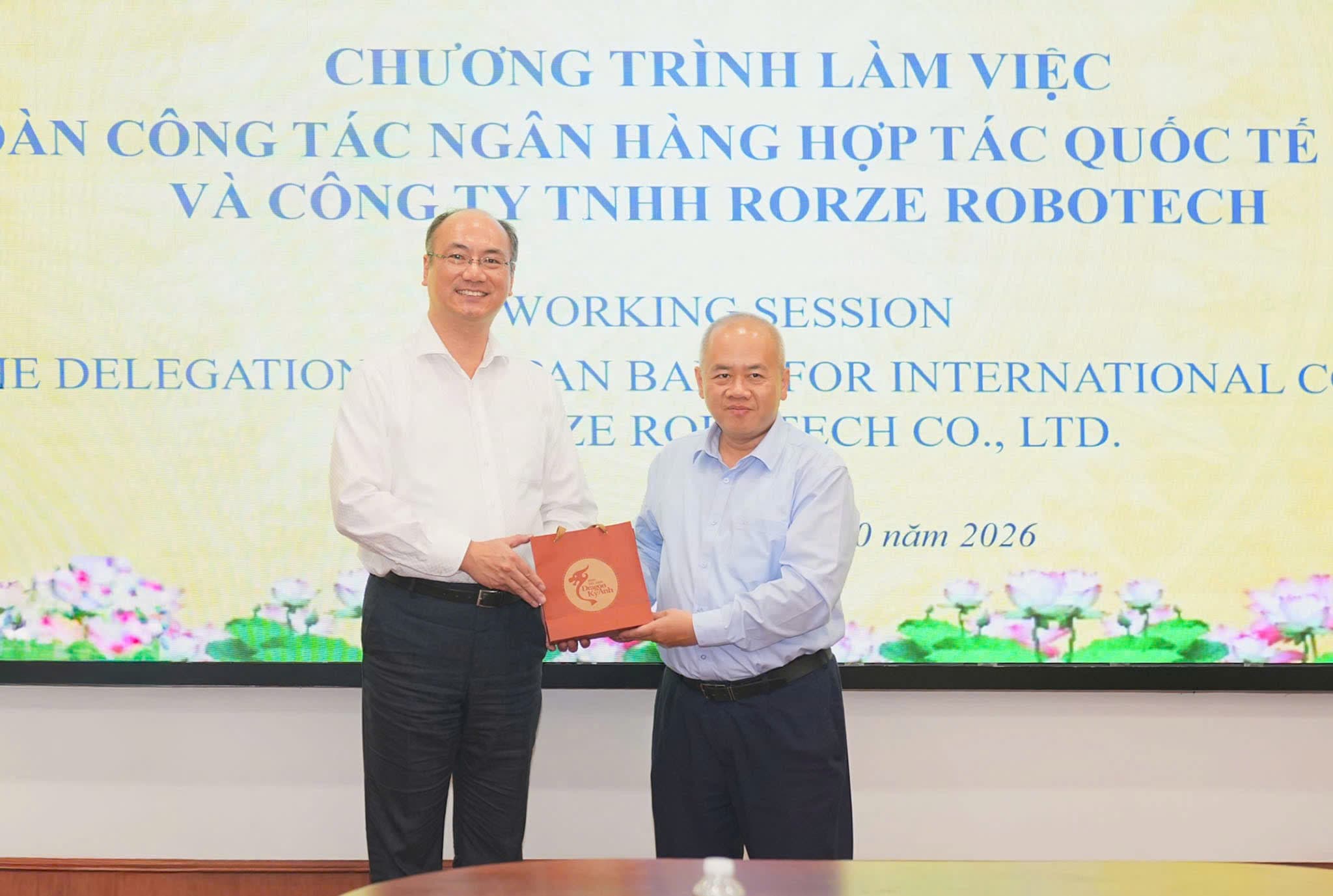 Chairman of the City People's Committee receives the Delegation from Japan Bank for International Cooperation (JBIC) and Rorze Robotech Co., Ltd.