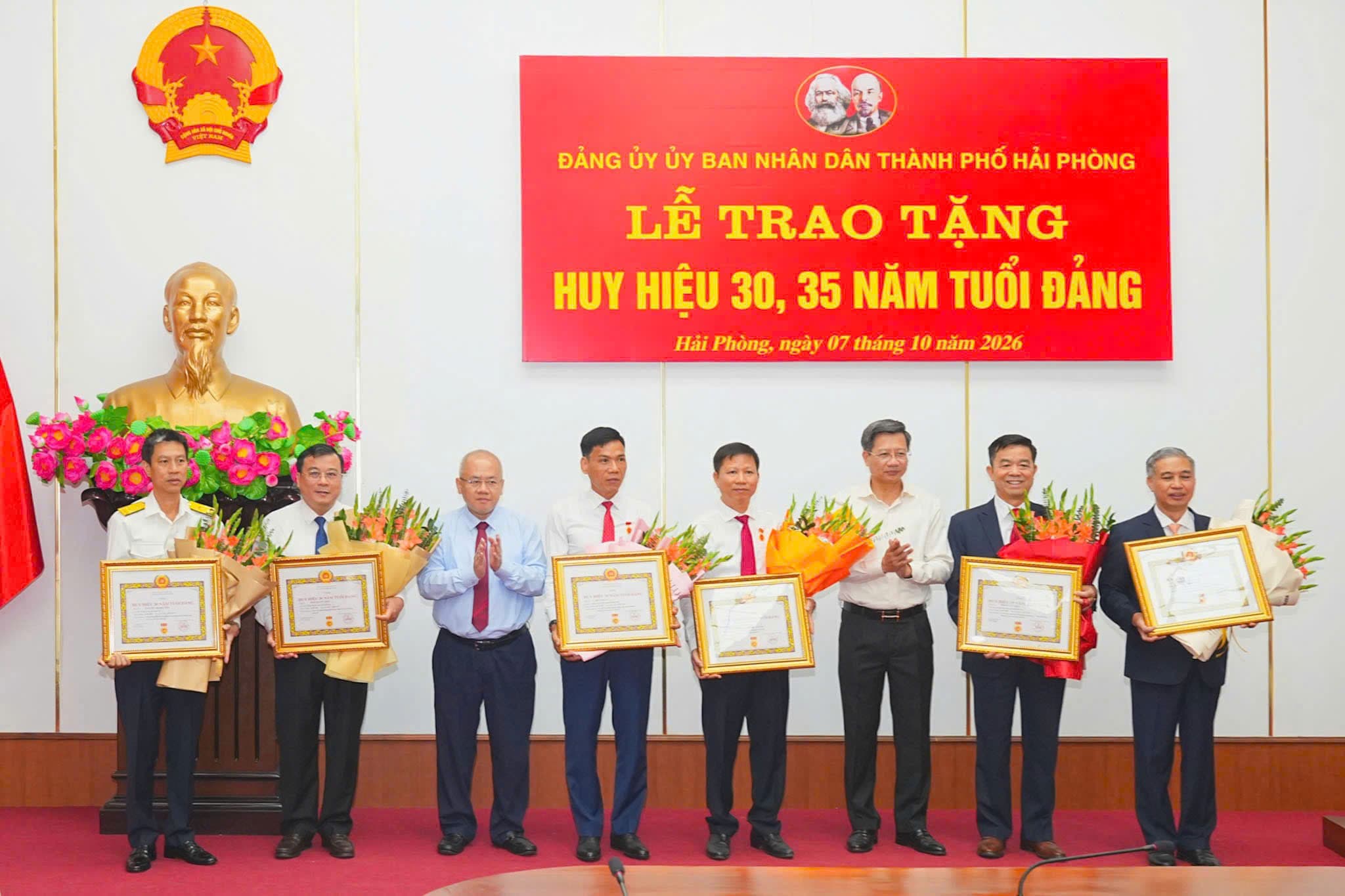 The City People's Committee Party Committee awarded the Party Badge on September 2, 2026, to Party members under the City People's Committee Party Committee