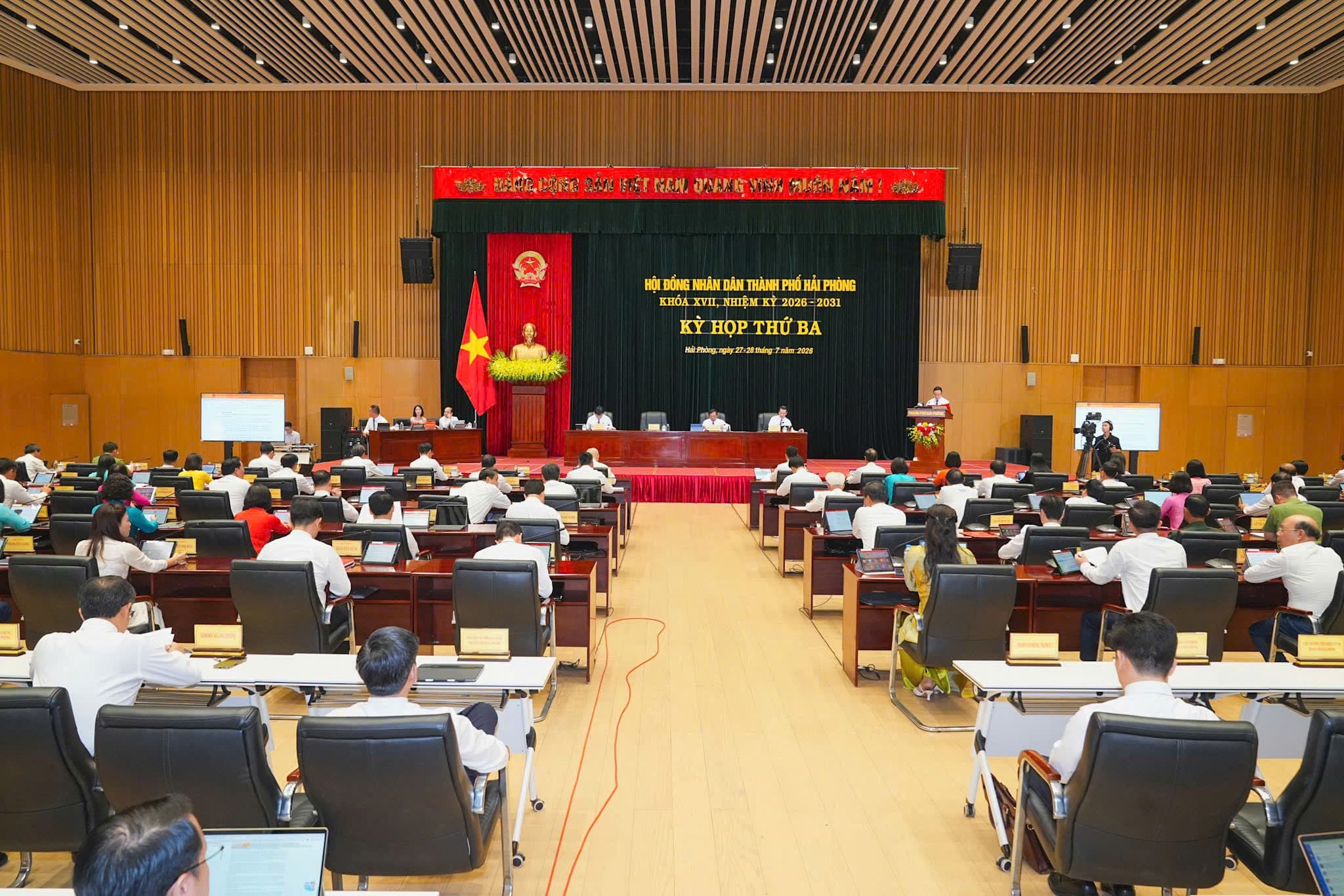 2026년 첫 6개월 동안 도시의 사회 경제적 발전은 많은 뛰어난 성과를 거두며 획기적인 발전을 이루었습니다.