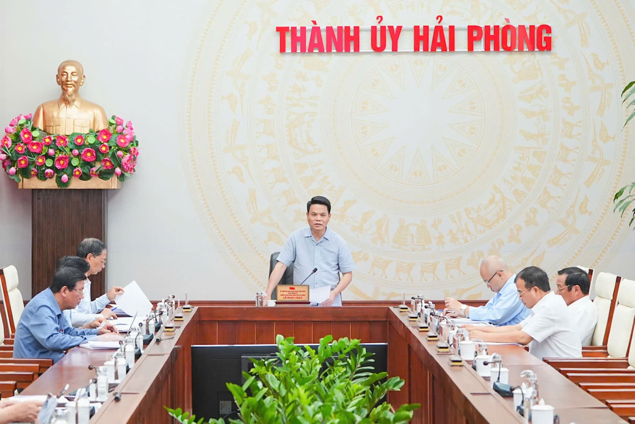 The Standing Committee of the City Party Committee meets, listens to reports, and gives opinions on a number of contents according to the Working Regulations