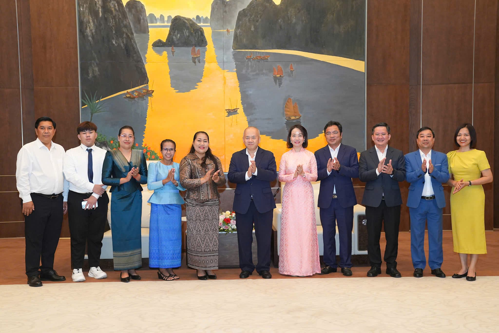 ド・タイン・チュン市人民委員会委員長がプレア・シアヌーク州(カンボジア)代表団を表敬訪問されました
