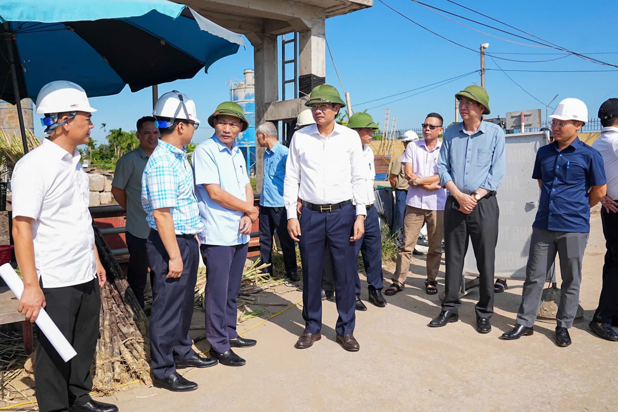 Standing Vice Chairman of the City People's Committee Le Anh Quan inspected the progress of implementing the investment project to build the road from Provincial Road 354 to National Highway 10
