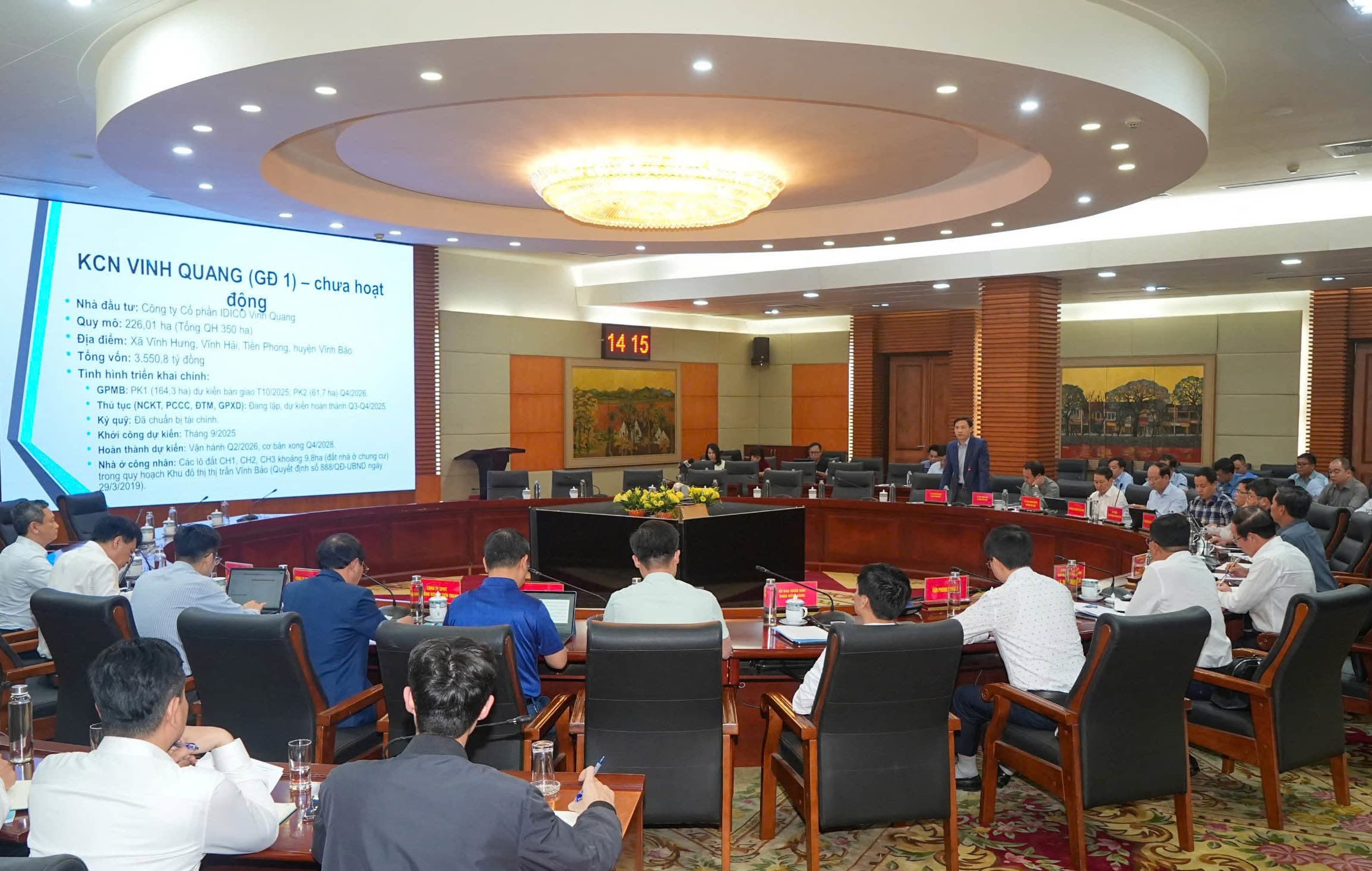 Accelerate the implementation progress of industrial park projects in the city