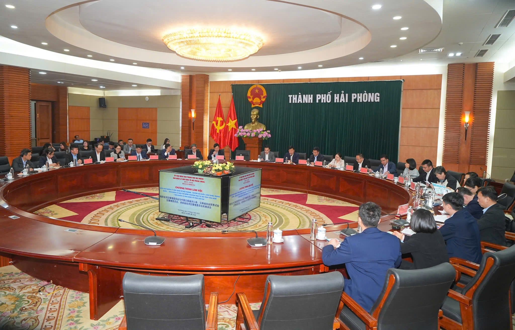 Exchange of experience in developing Economic Zones and Free Trade Zones between Hai Phong and Ha Khau district (Yunnan province, China) and Lao Cai province