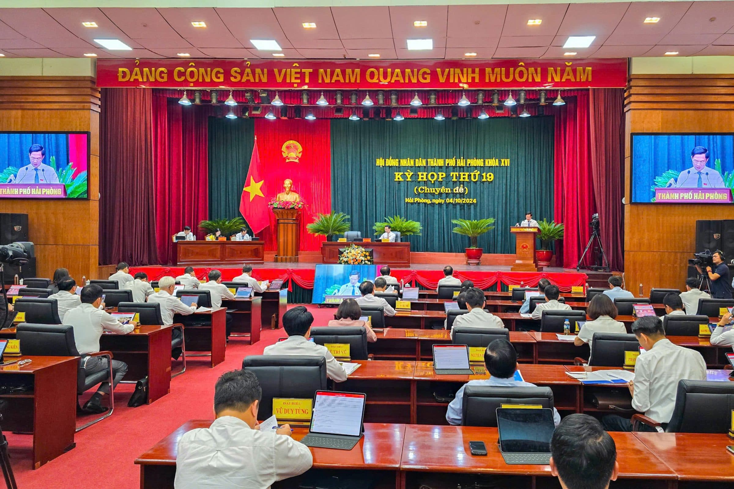 Approved 16 Resolutions at the 19th Session (thematic session) of the XVI City People's Council, term 2021 - 2026