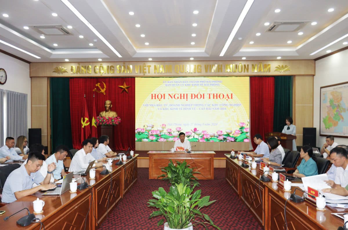Hai Phong Economic Zone Management Board dialogues with investors and businesses in Industrial Parks and Dinh Vu - Cat Hai Economic Zones